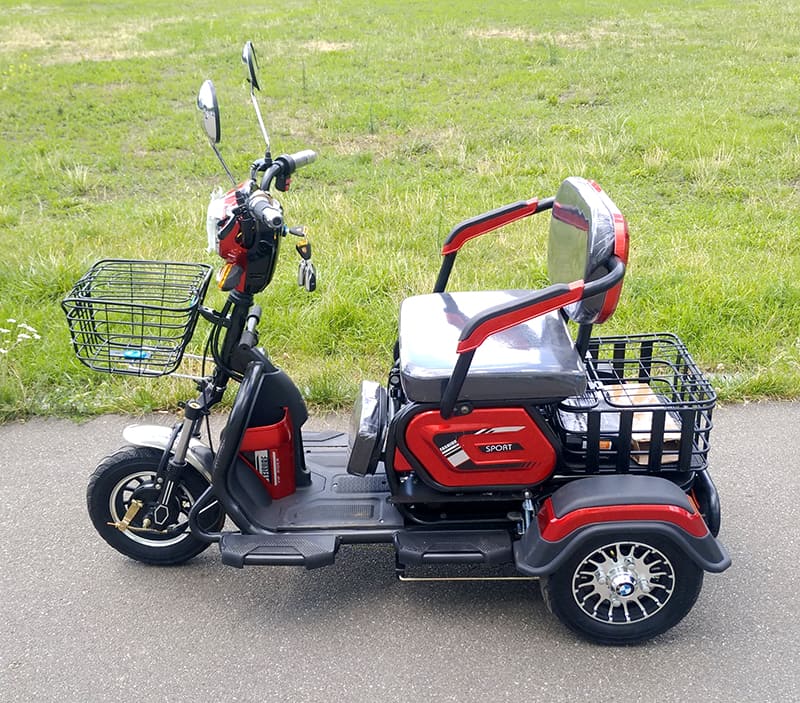 Червоно-чорний електротрицикл Electrowin ETB-122